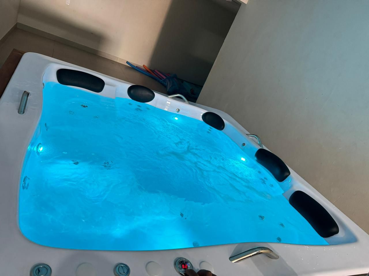 Piscinas Beluga - Cromoterapia - Luz ciano