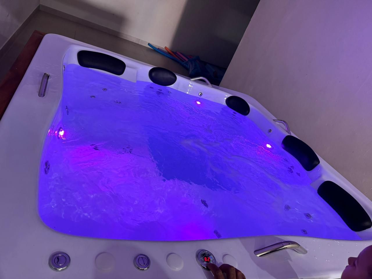 Piscinas Beluga - Cromoterapia - Luz lilás